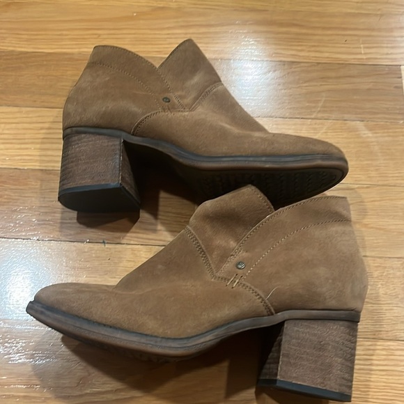 Bearpaw women’s block heel suede ankle boots size 10. - Picture 3 of 8